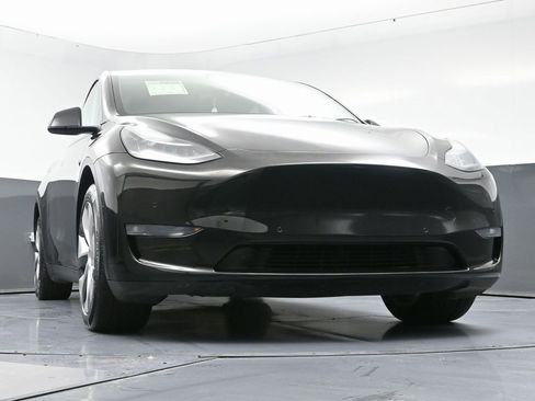 Used 2022 Tesla Model Y Long Range image 54