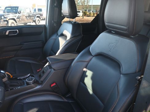 Used 2024 Ford Bronco Badlands image 5