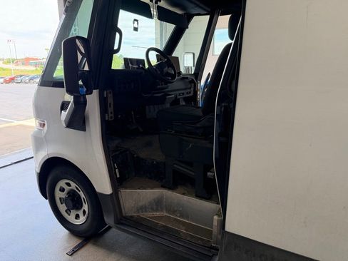 Used 2024 Chevrolet Brightdrop 600 w/ Battery Pack, Max Range AWD/4WD image 5