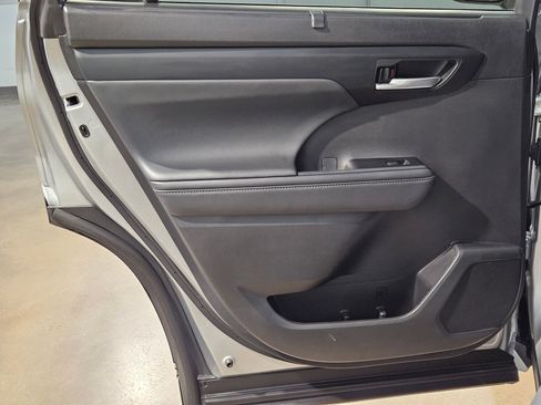 Certified 2025 Toyota Highlander XLE image 34