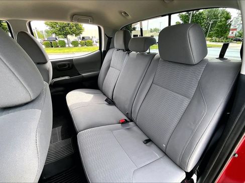 Used 2019 Toyota Tacoma SR5 AWD/4WD image 30
