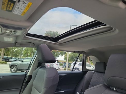 Used 2025 Toyota RAV4 XLE image 19