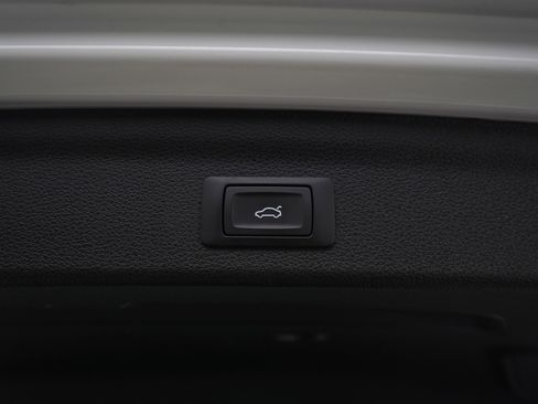 Used 2025 Audi Q3 2.0T Premium image 18