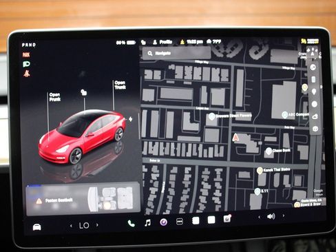 Used 2023 Tesla Model 3 Standard Range image 18