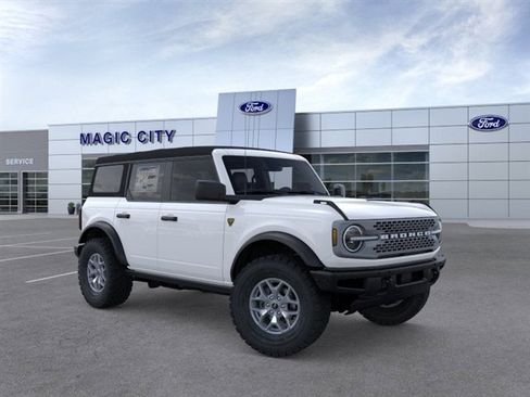 New 2025 Ford Bronco Badlands image 7