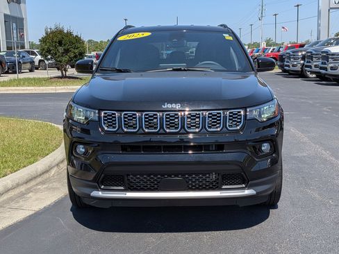 Used 2025 Jeep Compass Limited AWD/4WD image 2