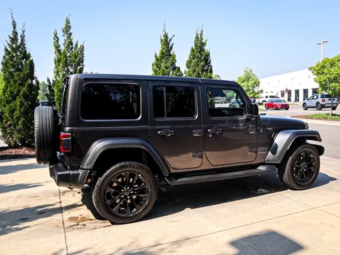 Used 2025 Jeep Wrangler Sahara AWD/4WD image 11