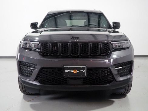 Used 2025 Jeep Grand Cherokee Altitude RWD image 44