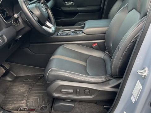 Used 2024 Honda Pilot Touring image 12