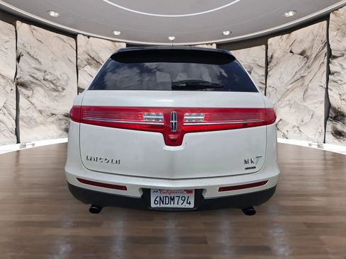Used 2010 Lincoln MKT AWD image 7