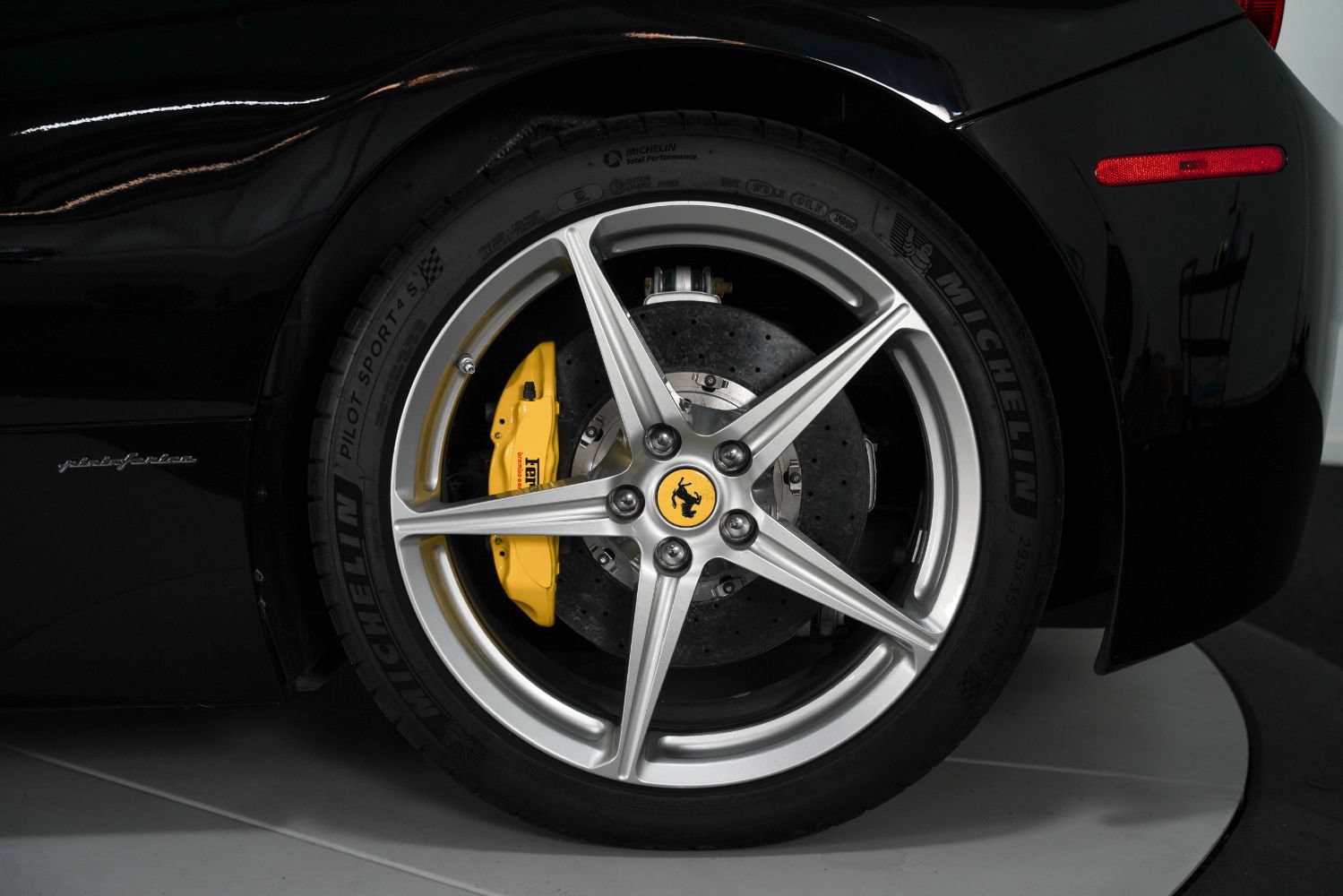 Used 2013 Ferrari 458 Spider RWD image 21