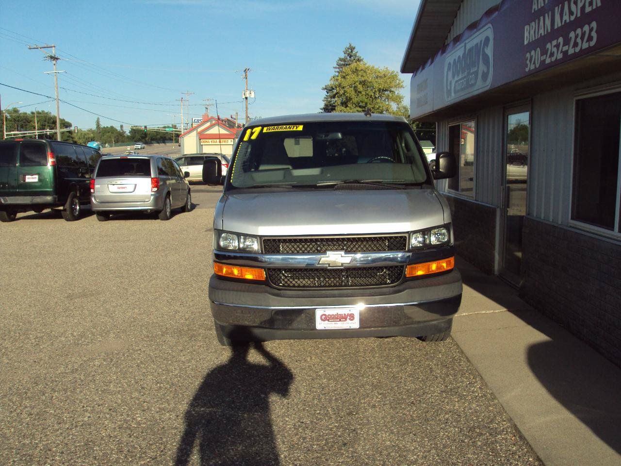 Used 2017 Chevrolet Express 3500 LT w/ LT Preferred Equipment Group RWD image 3