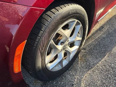 Used 2019 Chrysler Pacifica Touring-L Plus w/ Tire & Wheel Group FWD image 9