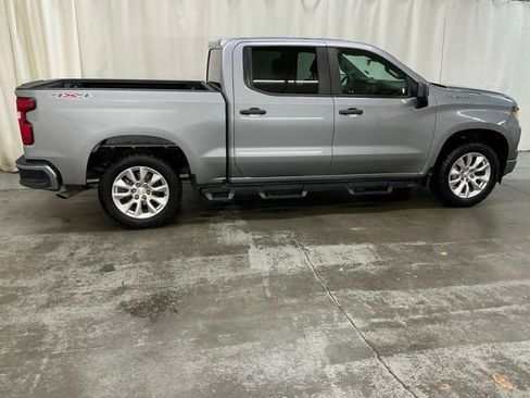 Used 2023 Chevrolet Silverado 1500 Custom image 2