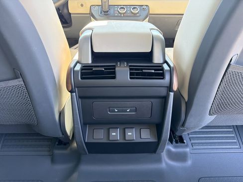 Used 2023 Land Rover Defender 110 SE image 19