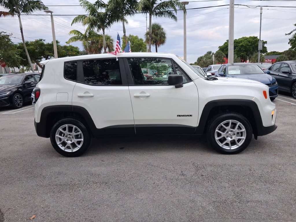 Used 2023 Jeep Renegade Latitude AWD/4WD image 11