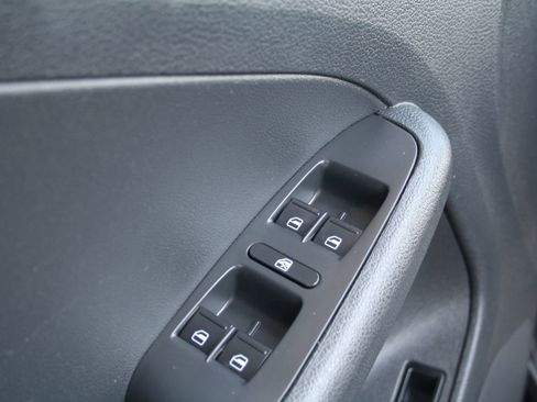 Used 2017 Volkswagen Jetta S image 15