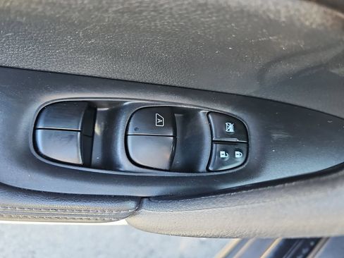 Used 2019 Nissan Rogue S AWD/4WD image 31