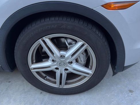 Used 2011 Porsche Cayenne S image 19