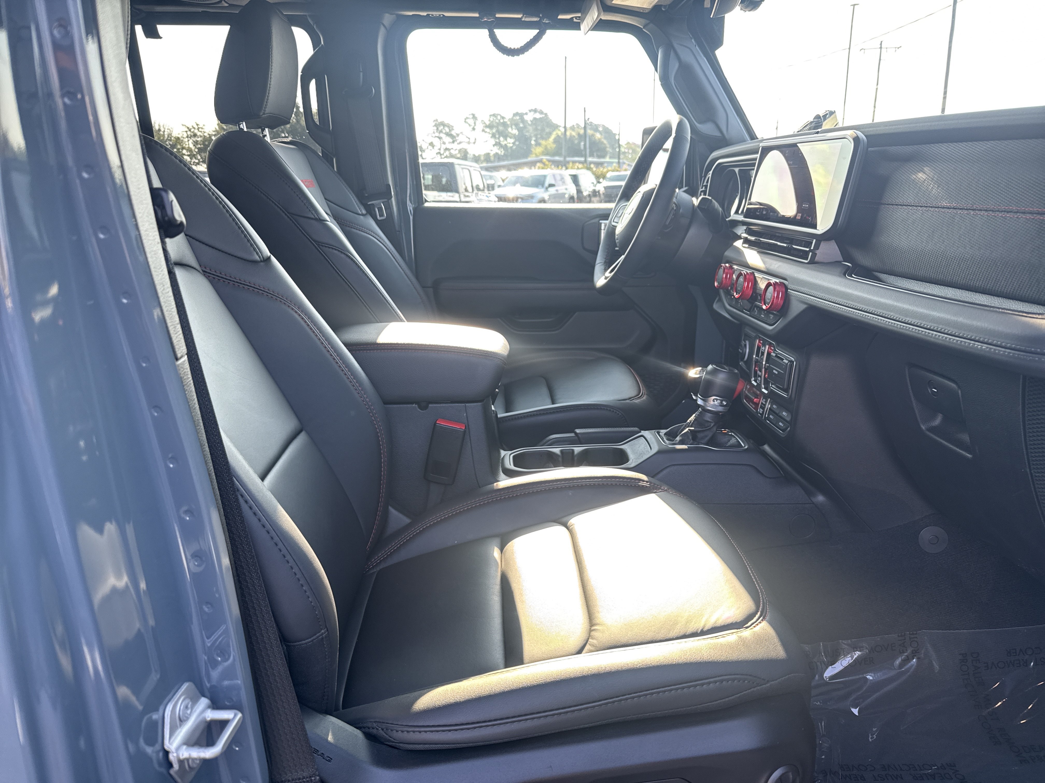 Used 2025 Jeep Gladiator Rubicon AWD/4WD image 34