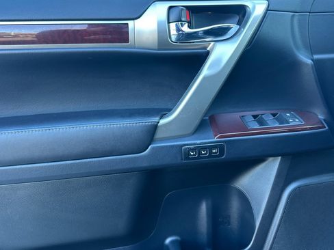 Used 2017 Lexus GX 460 Premium image 12