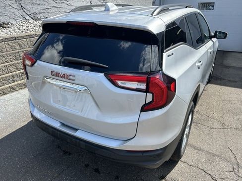 Used 2022 GMC Terrain SLE w/ Driver Convenience Package image 5