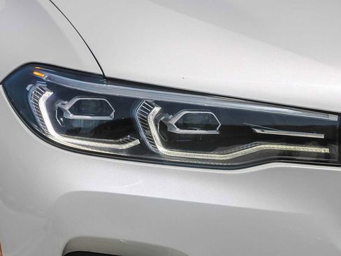 Used 2019 BMW X7 xDrive40i w/ Parking Assistance Package image 4