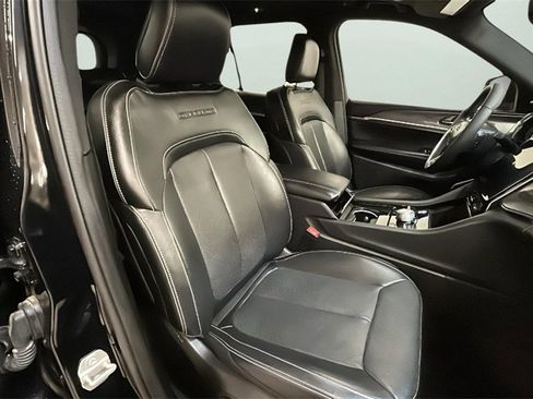 Used 2024 Jeep Grand Cherokee Overland image 13