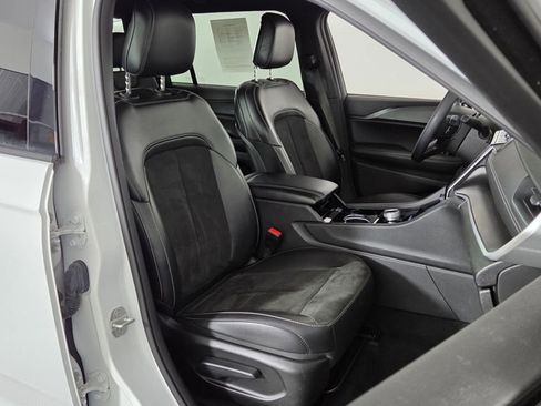 Used 2023 Jeep Grand Cherokee L Laredo image 38