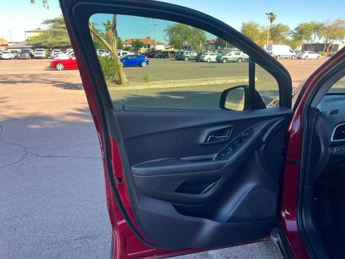 Used 2020 Chevrolet Trax LT image 21