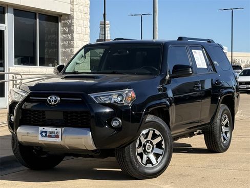 Used 2022 Toyota 4Runner TRD Off-Road image 2