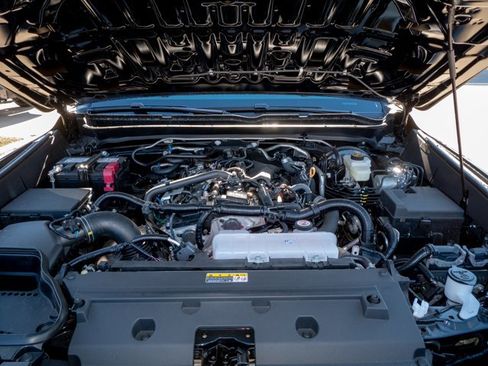 Used 2025 Toyota Tacoma SR5 image 38