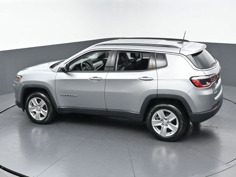 Used 2022 Jeep Compass Latitude w/ Convenience Group AWD/4WD image 4