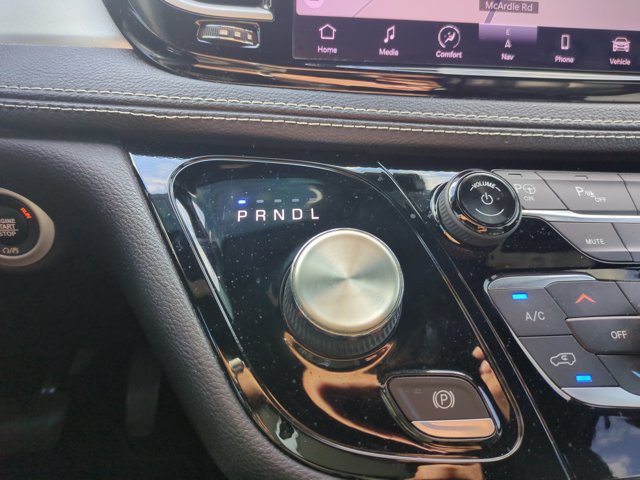 Used 2021 Chrysler Pacifica Touring-L w/ Uconnect Theater Family Group FWD image 7