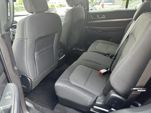 Used 2018 Ford Explorer XLT image 15