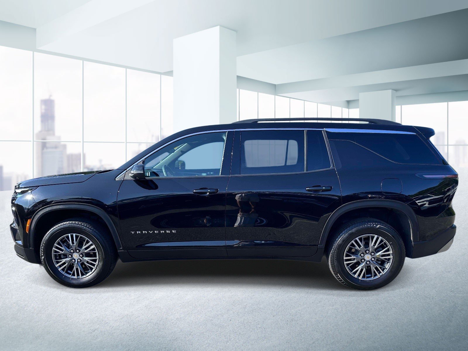 Used 2024 Chevrolet Traverse LT AWD/4WD image 2