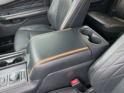 Used 2023 Ford Expedition Platinum image 29