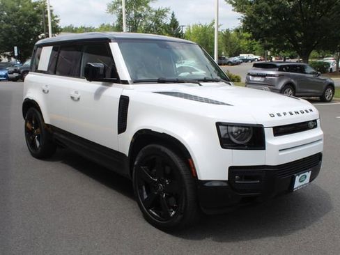 Used 2025 Land Rover Defender 110 X-Dynamic SE image 10