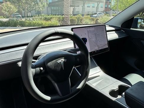 Used 2021 Tesla Model Y Long Range AWD/4WD image 8