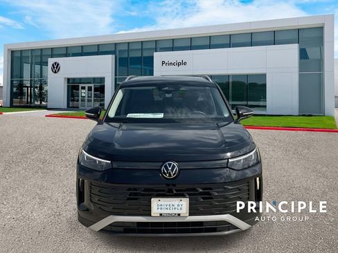Used 2025 Volkswagen Tiguan SE FWD image 3