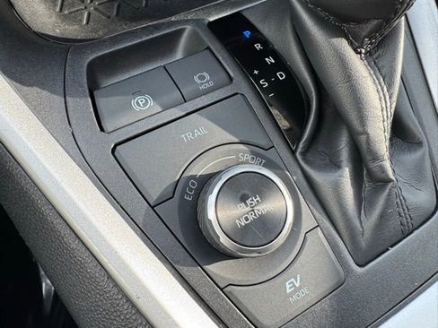 Certified 2025 Toyota RAV4 XLE w/ Convenience Package image 18