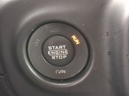 Used 2021 Jeep Wrangler Unlimited Sahara AWD/4WD image 26