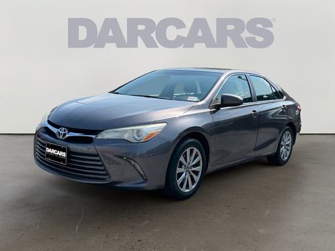 Used 2017 Toyota Camry XLE FWD image 3