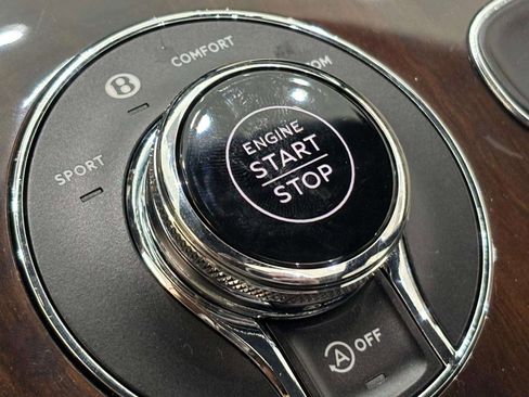 Used 2024 Bentley Bentayga Extended Wheelbase image 47