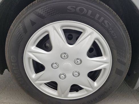 Used 2025 Nissan Versa S w/ Trunk Package image 31