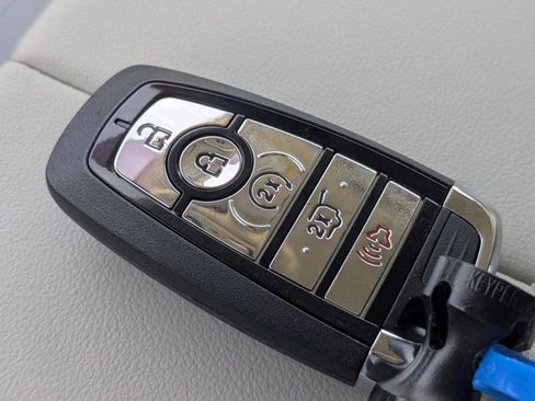 New 2026 Lincoln Nautilus Premier image 32