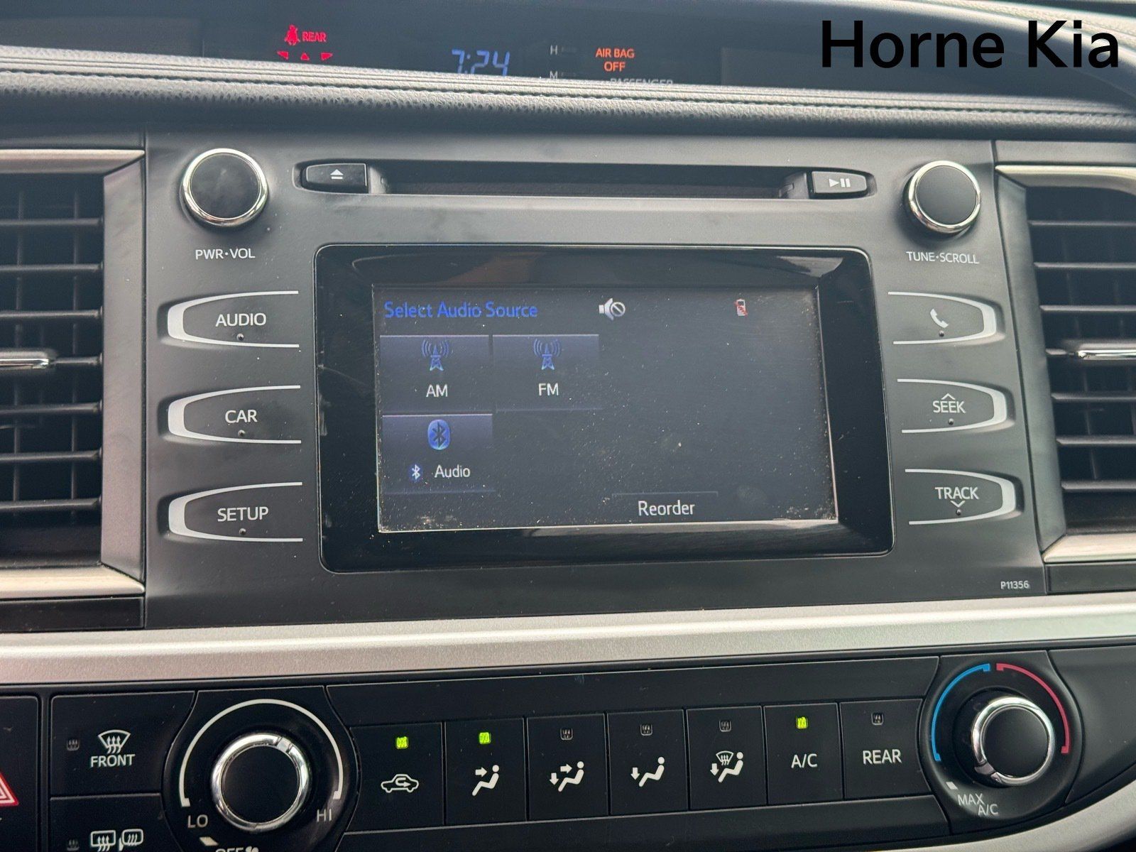 Used 2018 Toyota Highlander LE FWD image 22