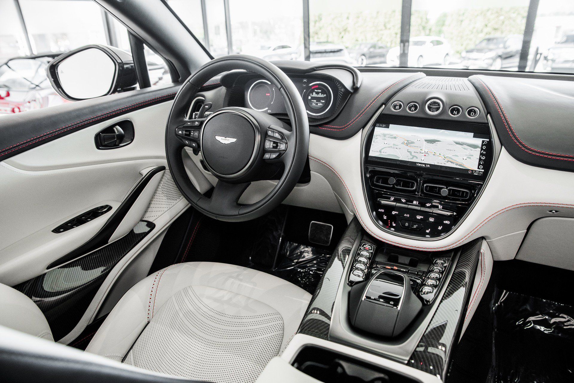 Used 2022 Aston Martin DBX AWD/4WD image 22