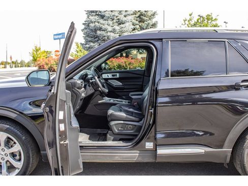 Used 2020 Ford Explorer Platinum w/ Premium Technology Package AWD/4WD image 30