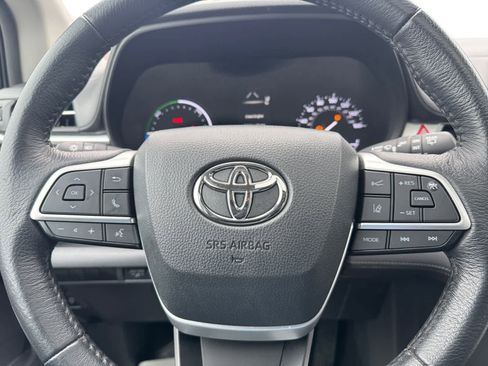 Used 2024 Toyota Sienna XLE image 20